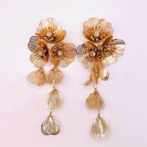 RESTOCKED!! ✨ Zara Kate Middleton cascading floral earrings - Picture 5 of 8